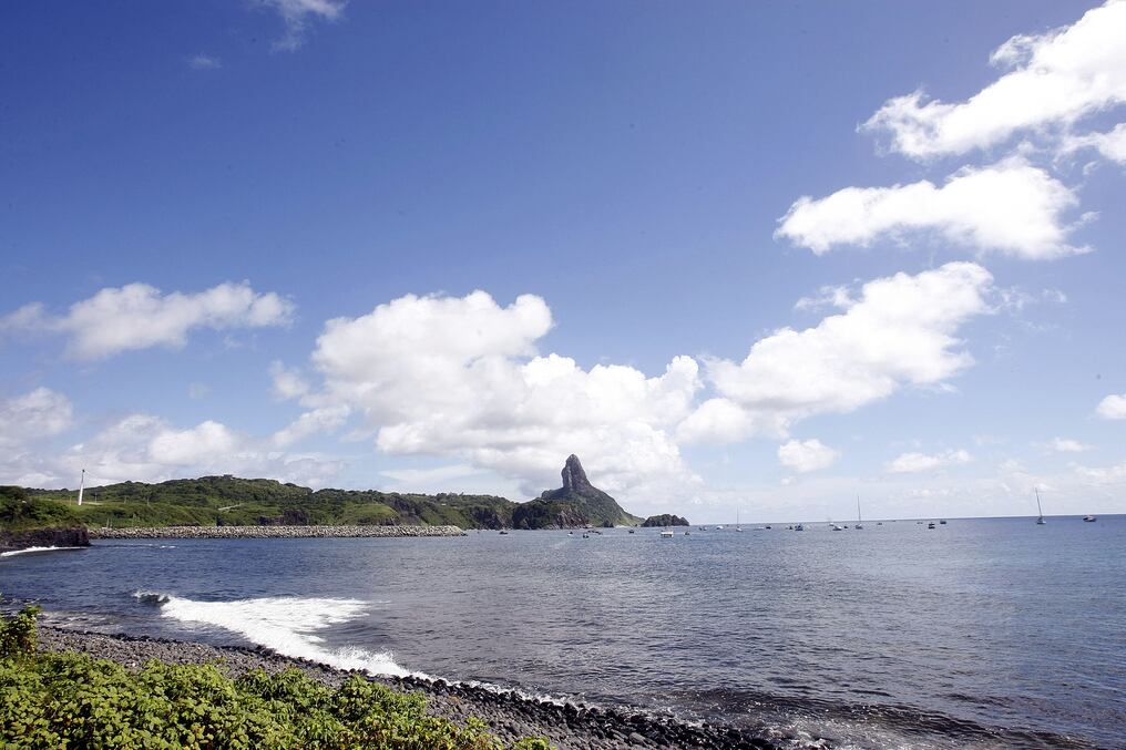 El archipiélago de Fernando de Noronha, Brasil, es conocido como el paraíso de luna de miel. Foto: AFP