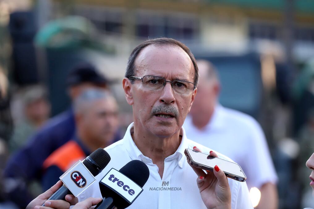 El ministro de Defensa, Óscar González señaló que se llevará de agua de forma permanente al Chaco en tanto se resuelva el problema. Foto: Archivo