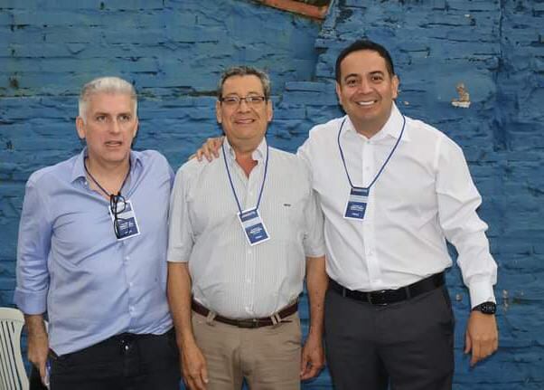 El vicepresidente segundo del Partido Liberal Radical Auténtico (PLRA), Eduardo Vera Bejarano (centro) afirmó que la convención será el punto de partida para el fortalecimiento de la agrupación opositora. Foto: Gentileza
