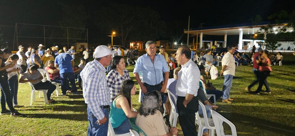 El titular del PLRA acompañó al candidato Francisco “Kiko” Acosta en su cierre de campaña en San Alfredo. Foto: Gentileza