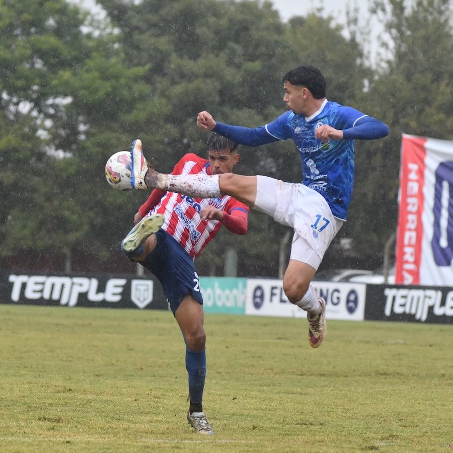 Secuencia del duelo entre encarnacenos y solenses. Foto: INTERMEDIA APF