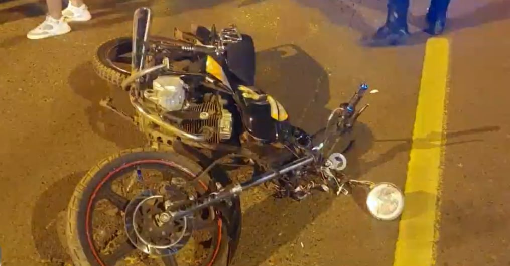 Otro accidente en moto causó la muerte de un joven de 22 años, sobre la Av. Carlos Barreto Sarubbi, del Km 10, Ciudad del Este. Foto: Gentileza