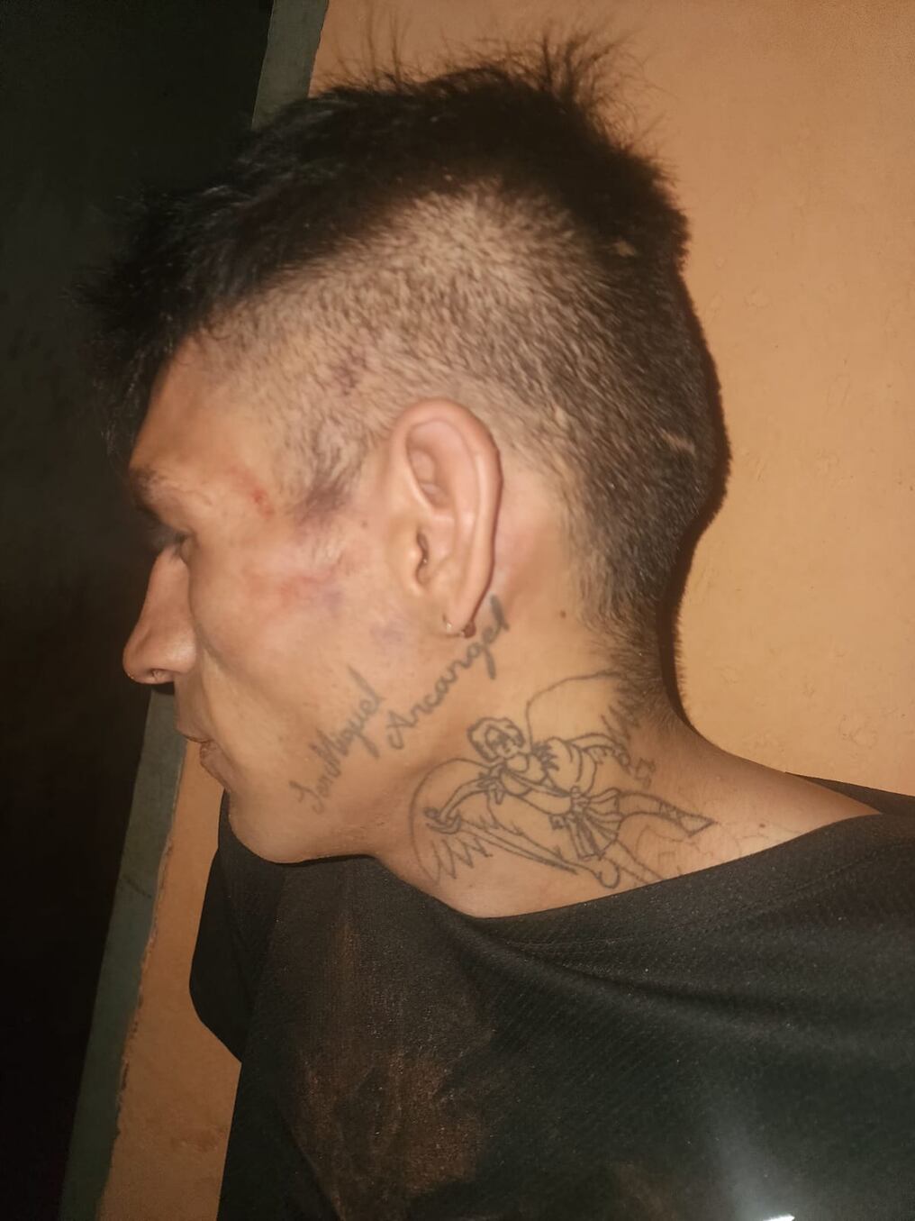Vecinos ayudaron a policías a hacer rastrillaje para la detención de Daniel Merlo Maciel (26), quien cuenta con orden de captura por coacción grave y violación. Foto: Gentileza