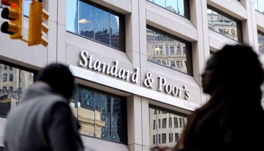 En su última revisión anual de calificación, correspondiente a 2024, la calificadora de riesgo Standard & Poor’s (S&P) cambió la perspectiva de estable a positiva, confirmando la calificación soberana de Paraguay en BB+. Foto: Gentileza