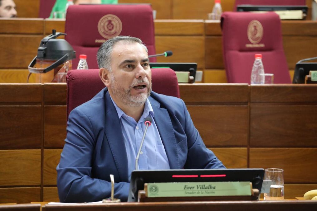 El senador Ever Villalba respaldó el reclamo de sus correligionarios alegando que la agrupación tradicional se mantiene ausente en el debate sobre la agenda nacional. Foto: Gentileza
