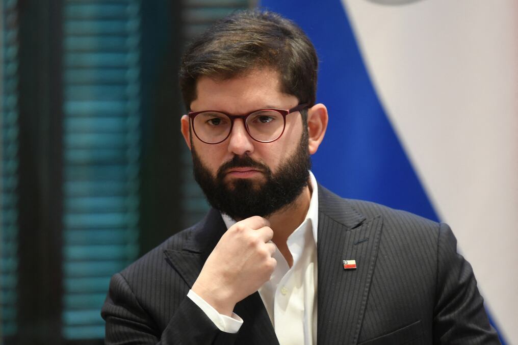 “Las herramientas que actualmente se han utilizado en la región Metropolitana no han tenido los resultados esperados”, reconoció el presidente Gabriel Boric, que subrayó la necesidad de “nuevas medidas” para frenar la ola de violencia. Foto: AFP