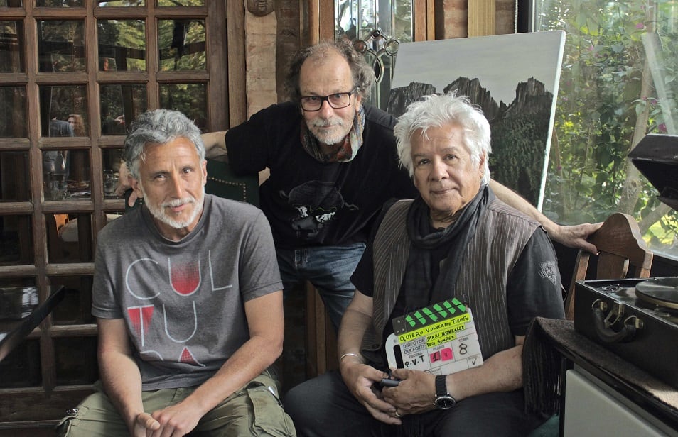 Maximiliano González, Luis Sartor y Víctor Heredia en la grabación del documental “Quiero volverme tiempo. Víctor Heredia y Latinoamérica”. Foto: Gentileza