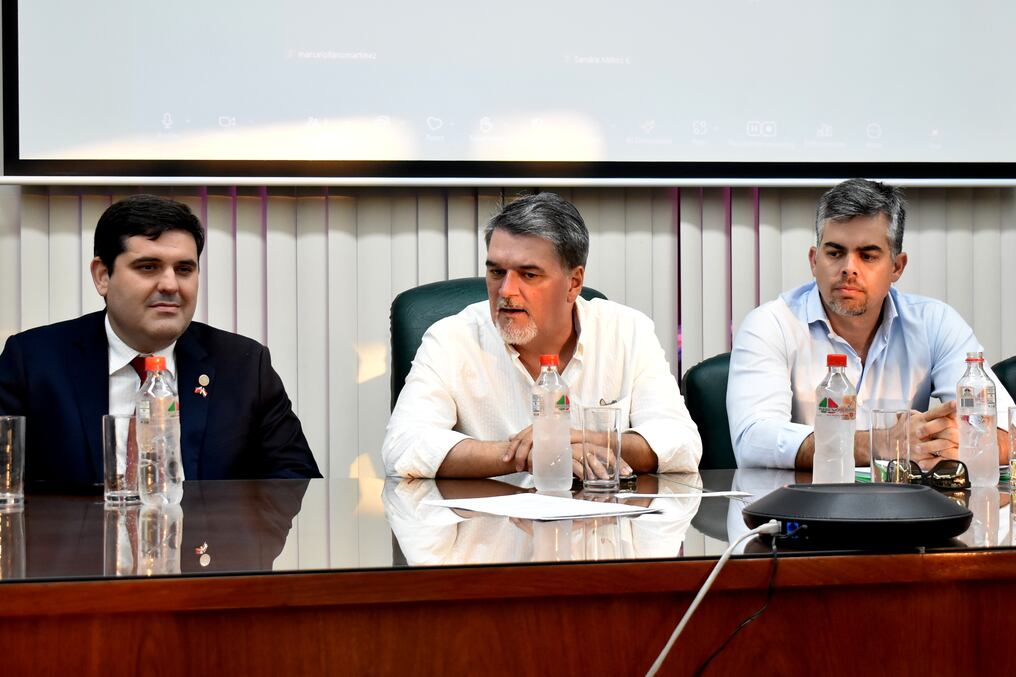 La autoridades resaltaron que el encuentro fue productivo donde los directivos del gremio ganadero manifestaron sus inquietudes y sugerencias. Foto: Gentileza
