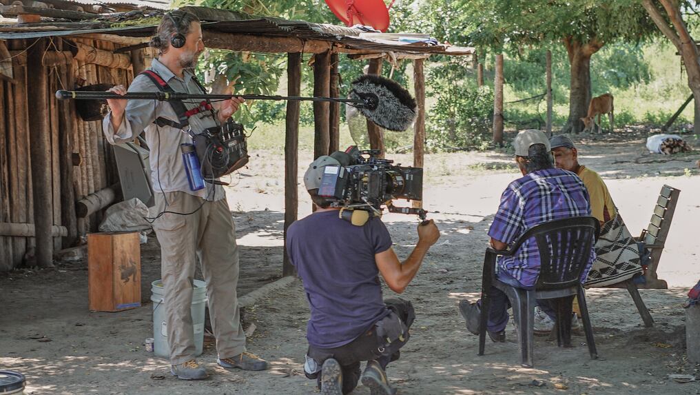 Imagen del rodaje del documental "Apenas el sol" de Arami Ullón, estrenado en 2020. Foto: Ilustrativo