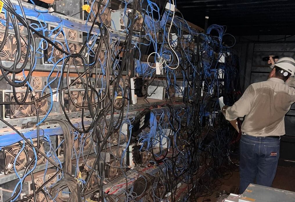 El gerente comercial de la Ande, Hugo Rolón, afirmó que las criptominerías están generando un daño enorme a las redes de distribución y en el patrimonio de la Ande. Foto: Archivo