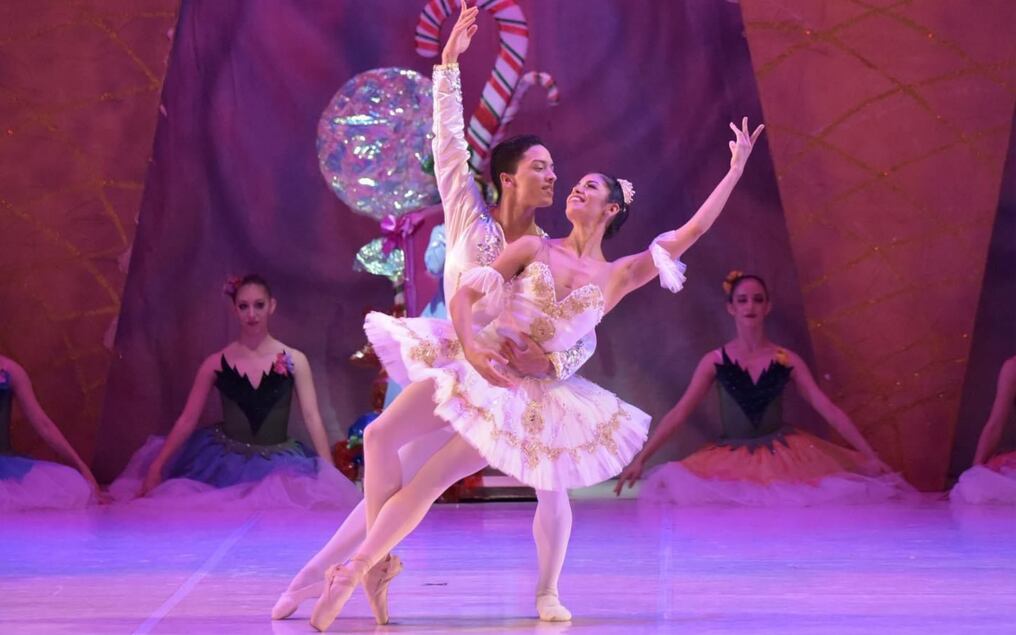 Junior Caballero desempeña roles de solista y cuerpo de baile en el Ballet Sodre de Uruguay. Foto: Gentileza