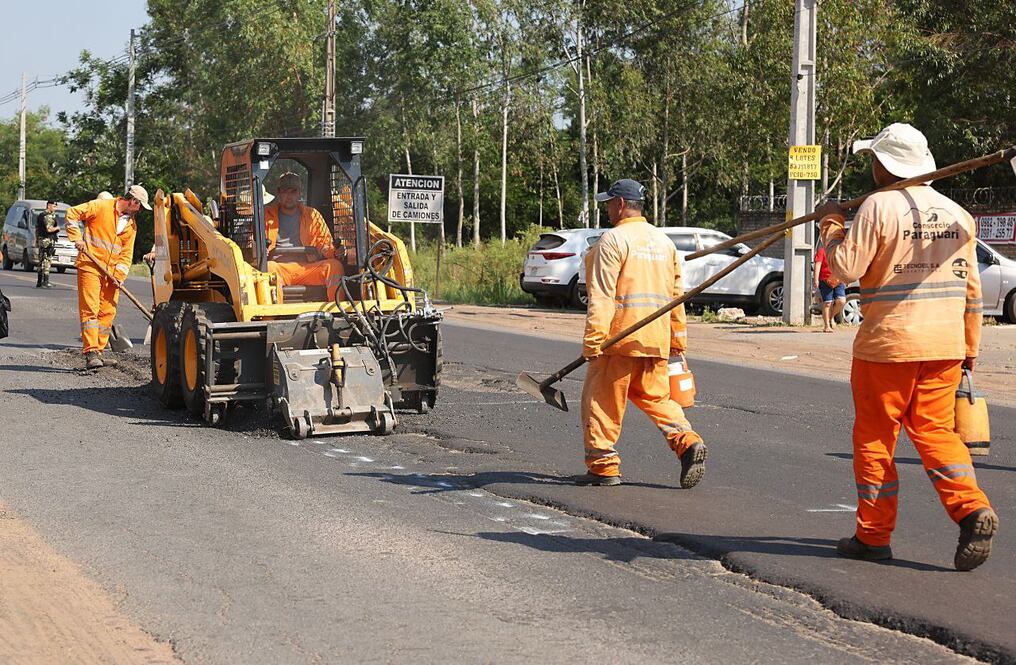 Esta mañana se dio inicio a las obras de mejoramiento de la ruta PY01, específicamente en el tramo de 93 km que conecta a la ciudad de Ypané con Quiindy. Foto: Gentileza