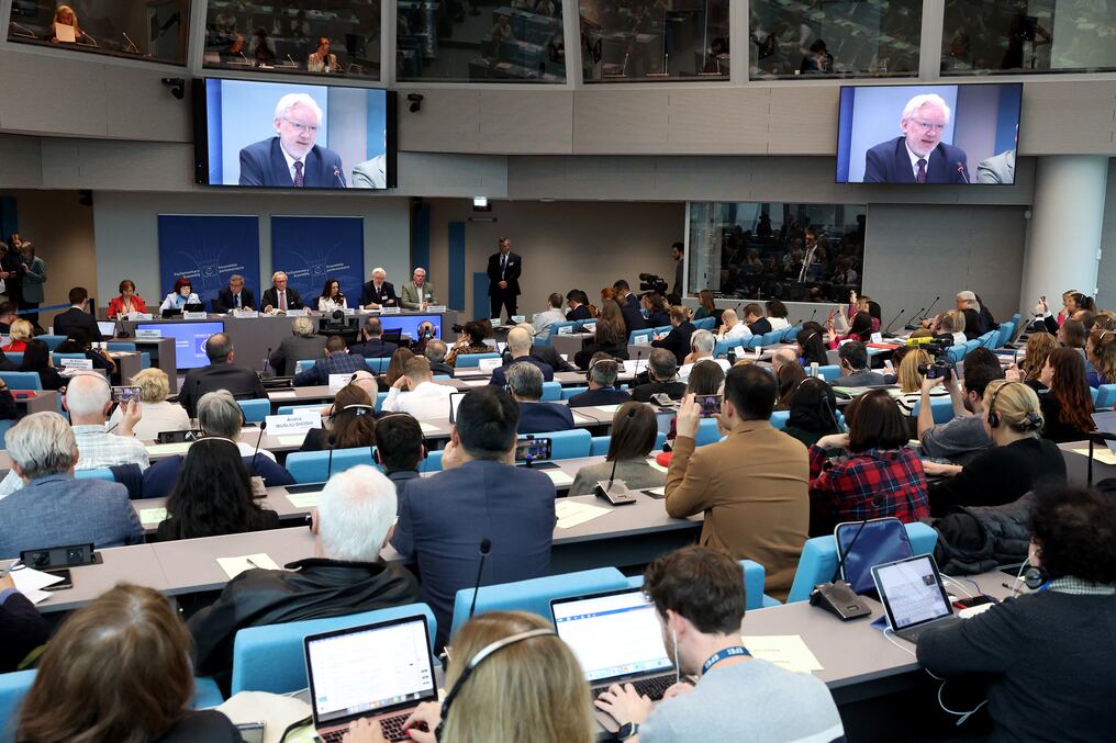 Assange habló en una audiencia parlamentaria en el Consejo de Europa en Estrasburgo, este de Francia. Foto: AFP