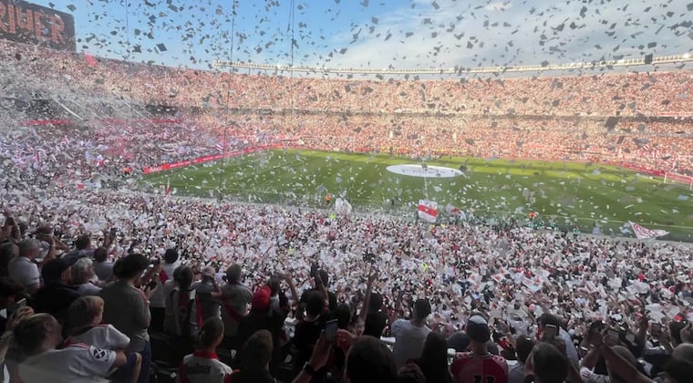 Prohíben arrojar papelitos en estadios de fútbol de la capital argentina Prohíben arrojar papelitos en estadios de fútbol de la capital argentina