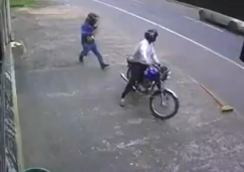 Los dos sujetos transitaban a bordo de una motocicleta. Foto: Gentileza