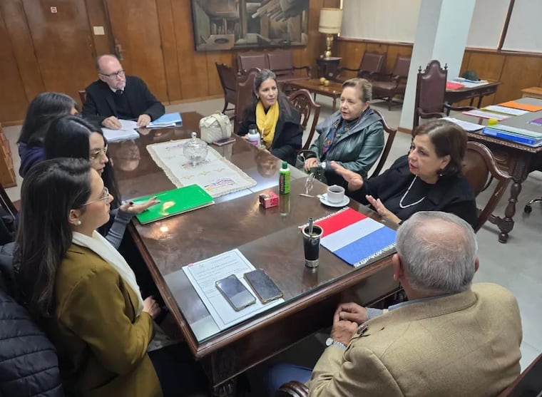 Reunión con el Dr. Isaías Fretes. Foto: Instagram - @cdecomunica