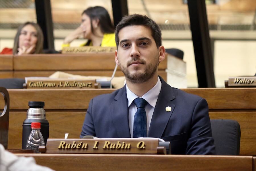 El diputado Rubén Rubín remarcó que la oposición requiere de mayor madurez política para avanzar sobre diversos temas, priorizando el consenso y la capacidad de trabajo cooperativo. Foto: Archivo