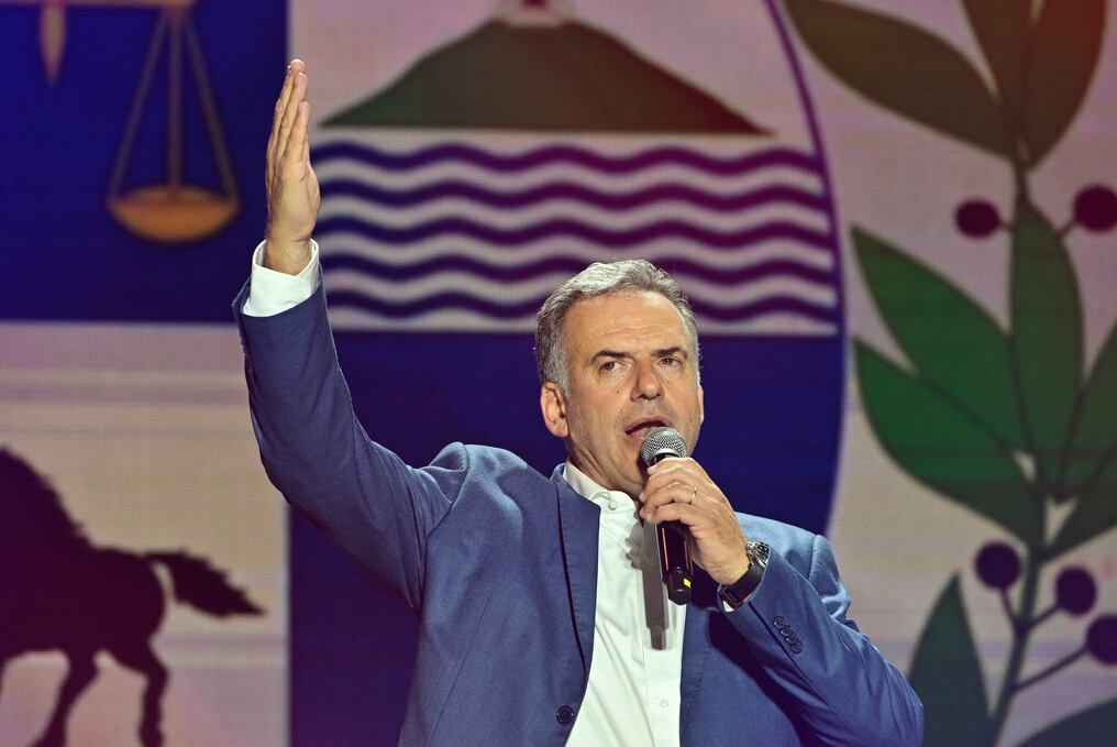 En el balotaje Yamandú Orsi, del Frente Amplio, obtuvo ayer domingo 1.196.798 votos frente a los 1.101.296 de su rival, el oficialista Álvaro Delgado.  Foto: AFP