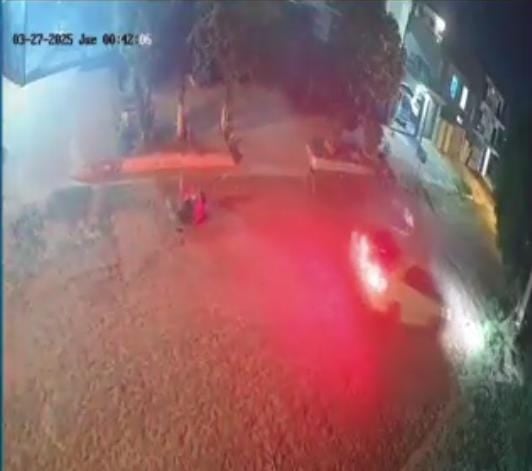 El denunciante, identificado como Jonathan Ramos, manifestó que en el momento del choque quedó tendido en el empedrado por varios minutos. Foto: Gentileza