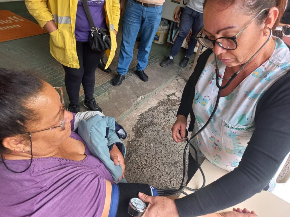 Los adultos mayores consultaron y retiraron sus medicinas gratis. Foto: Gentileza