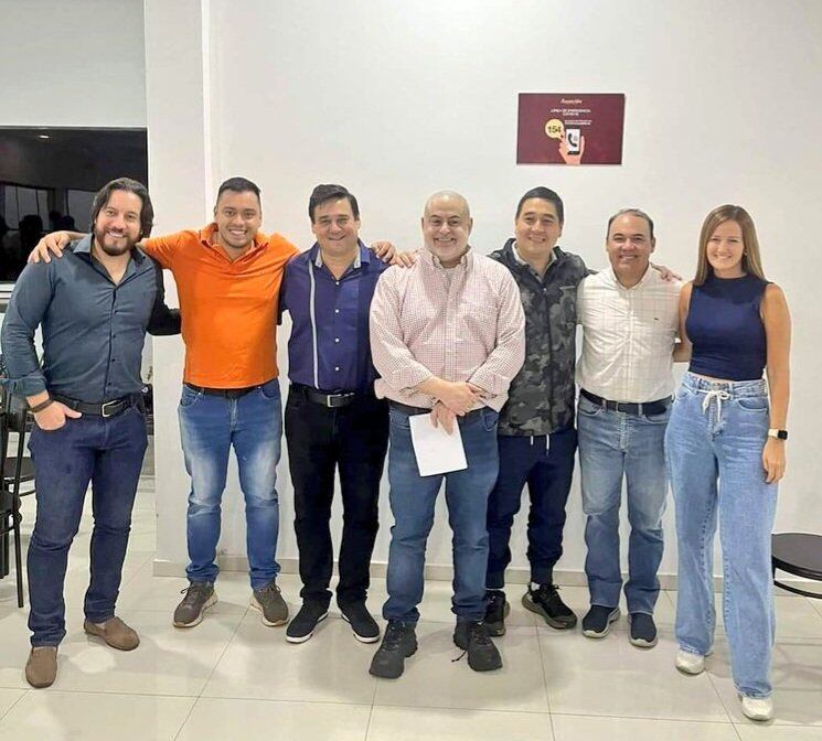 Encuentro de referentes opositores encabezado por el presidente del Partido Cruzada Nacional, Paraguayo "Payo" Cubas. Foto: Gentileza 