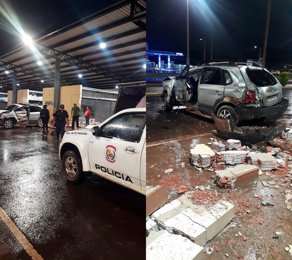 Una ciudadana circulaba por la Ruta PY02, perdió el control y atropelló la terminal interurbana de Ciudad del Este. Foto: Gentileza