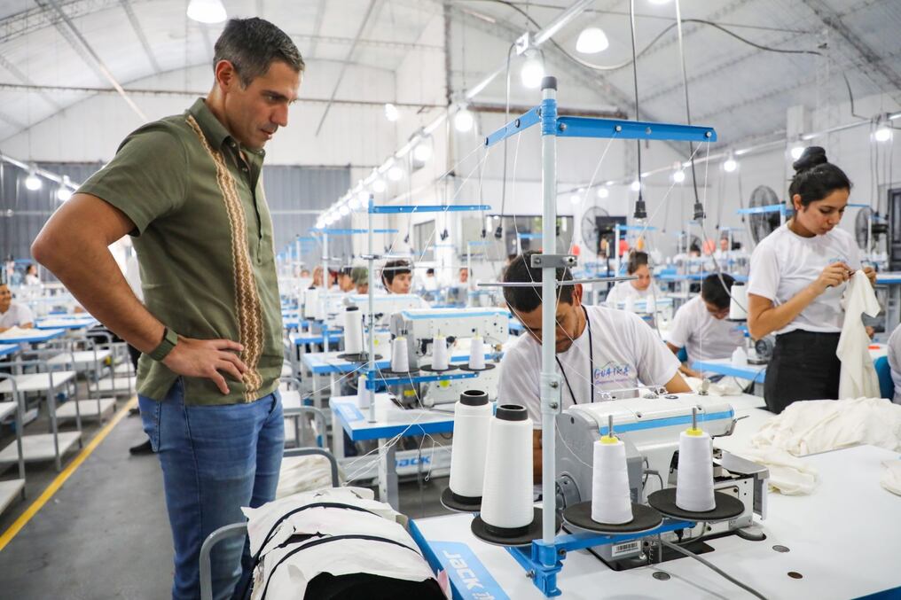 Marco Riquelme celebró la apertura de una fábrica textil en Guairá que dará trabajo a 250 personas. Foto: Gentileza