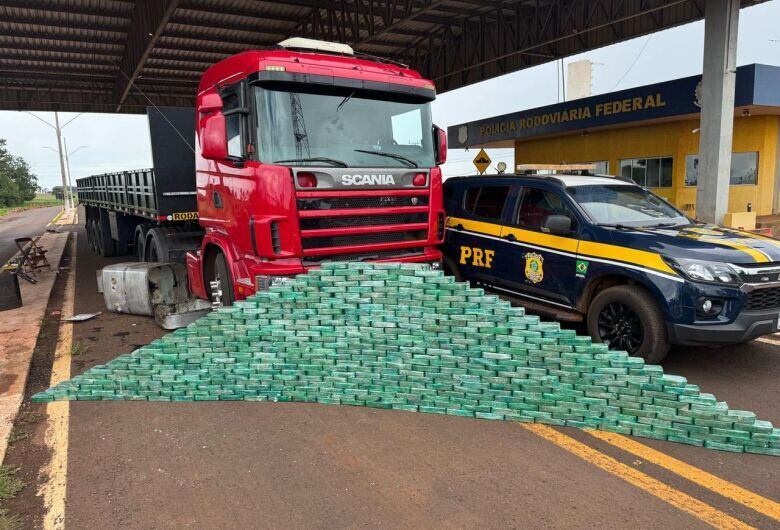 La carga de cocaína estaba oculta en el fondo falso de la carrocería del pesado camión que tenía patente paraguaya, según se informó. Foto: Gentileza