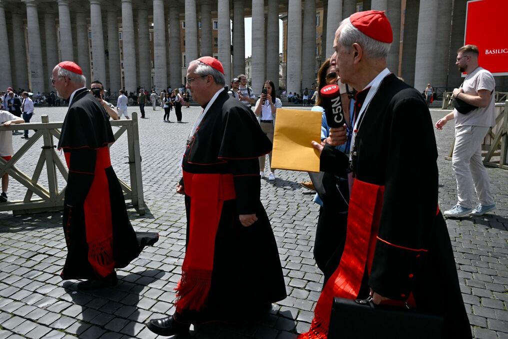 Las conversaciones para encontrar un sucesor al papa Francisco continúan en el Vaticano, donde los cardenales iniciaron este sábado su novena jornada de “congregaciones generales”. Foto: AFP