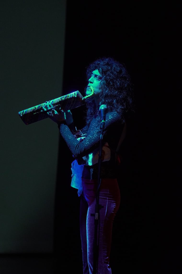 Mónica Airaildi en el escenario de los Premios Edda. Foto: Rodrigo Ocampo