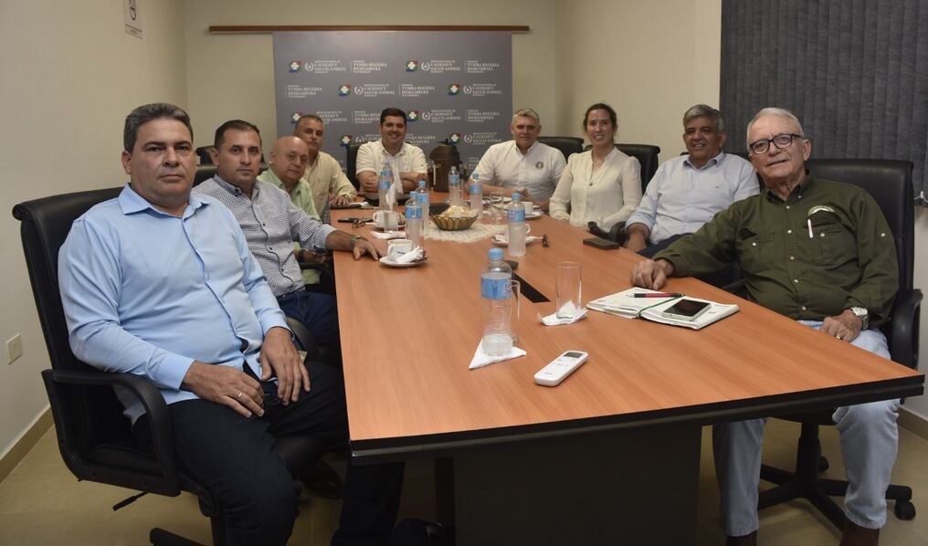 El embajador de Cuba en Paraguay, Francisco Fernández Peña, fue el encargado de transmitir el interés del sector en adquirir semen y embriones de distintas especies. Foto: Gentileza