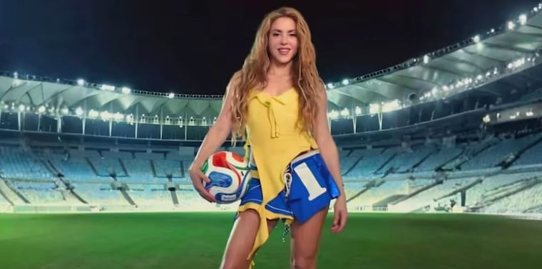 Shakira canta por tercera vez consecutiva la canción del Mundial de Fútbol.