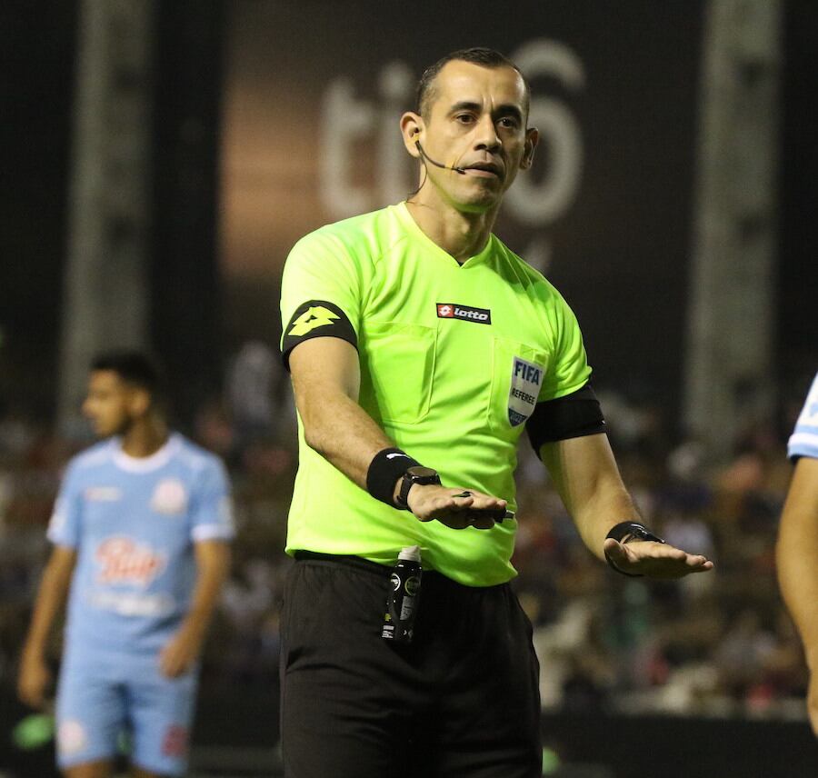 Juan Gabriel Benítez, árbitro