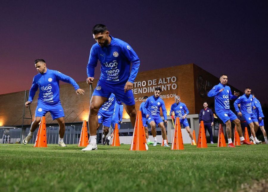Así fue el primer día de entrenamiento de la Albirroja mayor que inició un nuevo operativo en Ypané.FOTO: APF