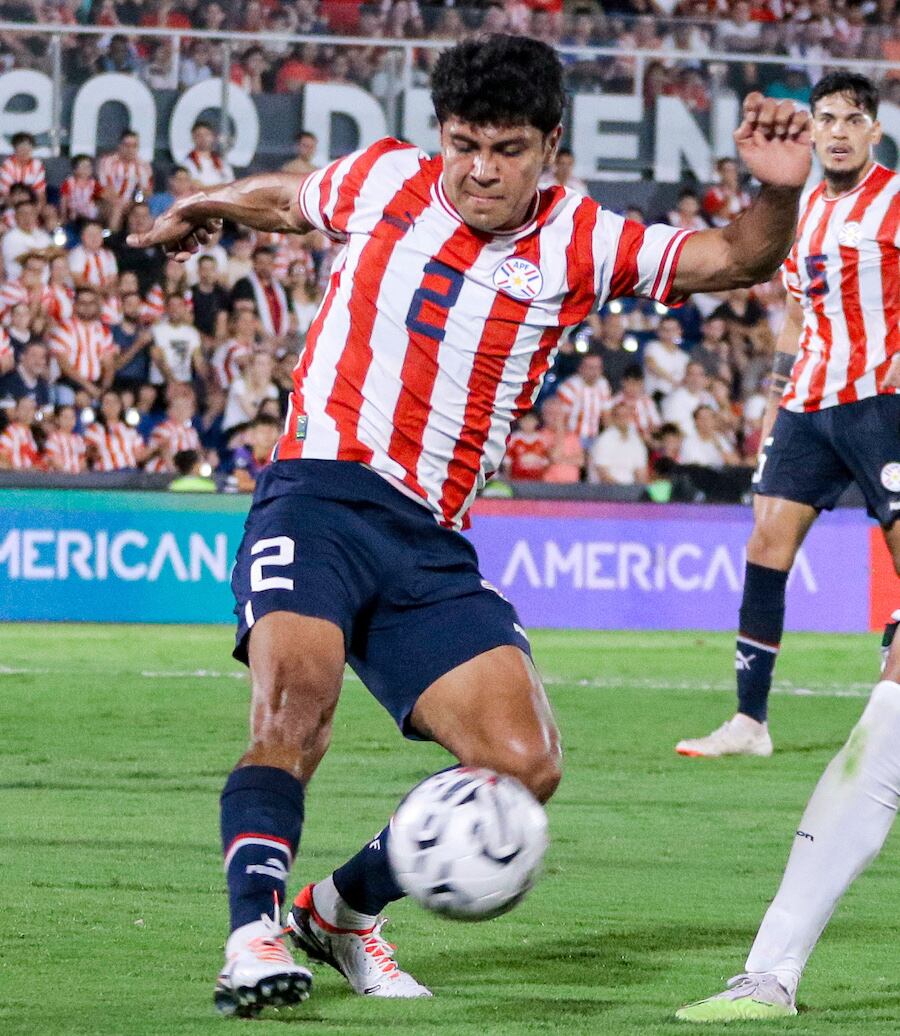 Robert Rojas asegura buena marca y gran recorrido en el sector derecho de la selección albirroja