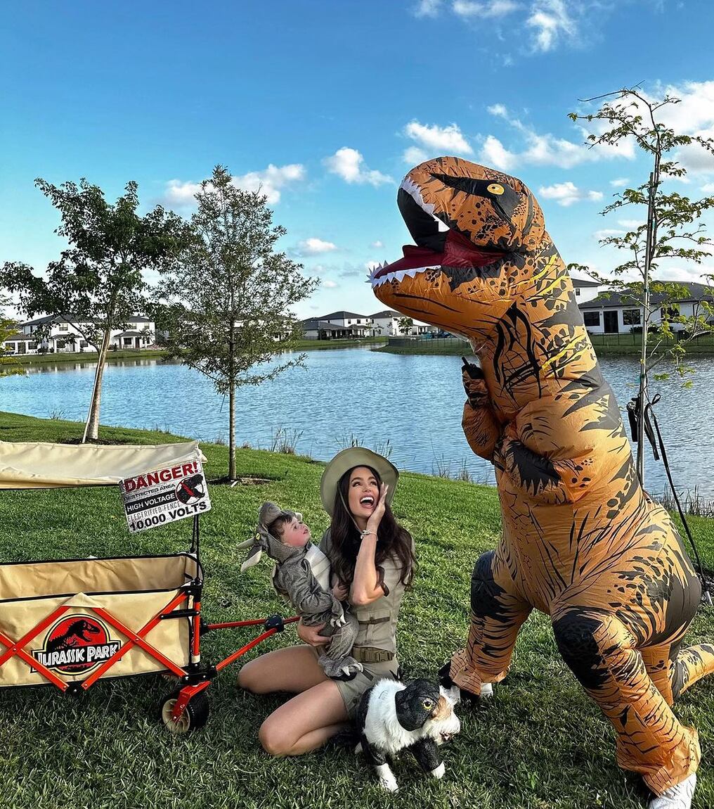 Stephania Stegman celebró Halloween con temática de dinosaurios. Foto: @StephaniaStegman/Instagram