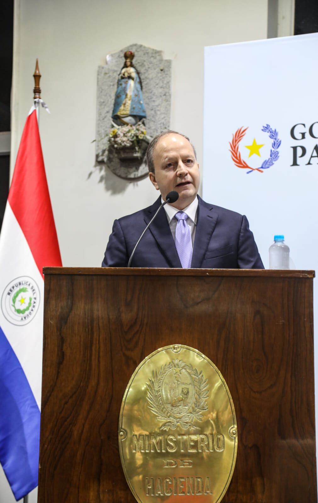 Carlos Fernández Valdovinos aseguró que se enfocarán en mantener la estabilidad económica y financiera del país. Foto: @Haciendapy