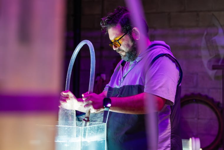 “Hydro” experimenta con el agua. Foto: Gentileza