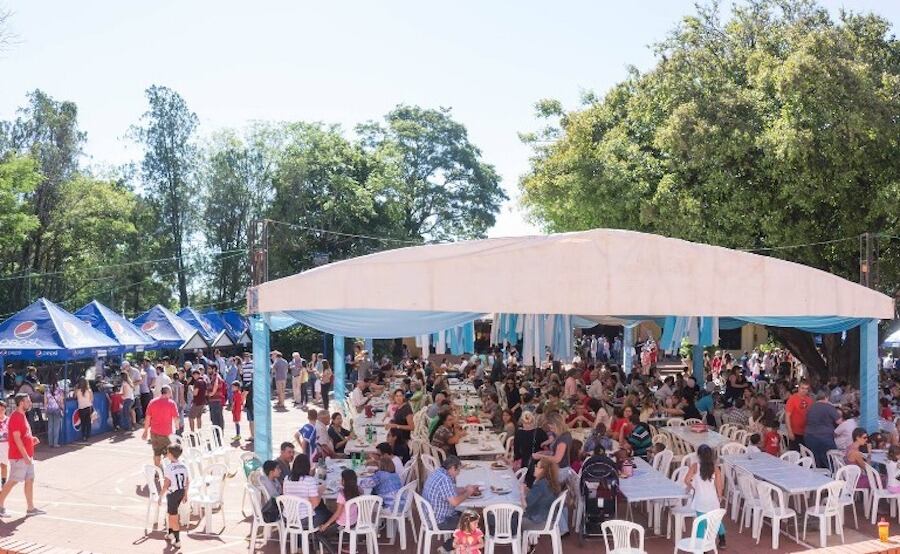 Cada año, el Maifest reúne a más de 1.000 personas en el Deportivo Alemán