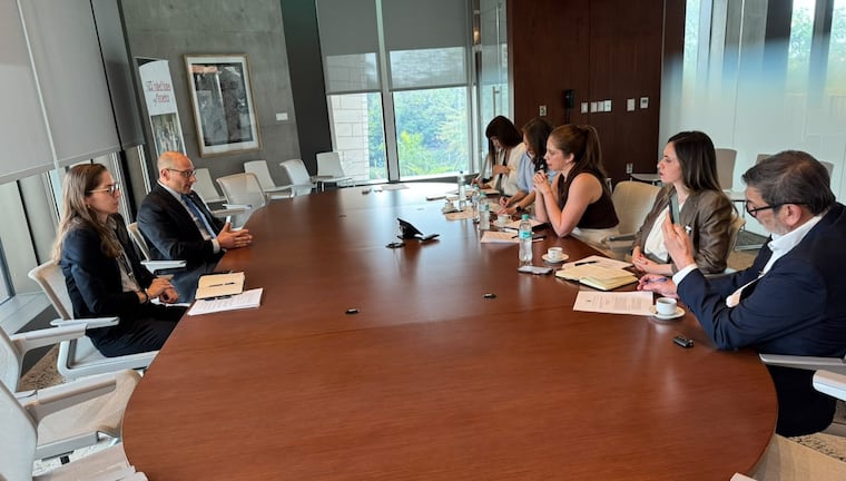 Reunión de Robert Alter con representantes de medios de comunicación, convocada por la Embajada de EE.UU.