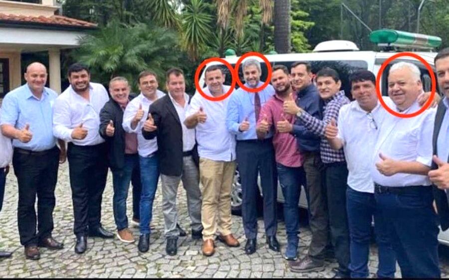 El expresidente de la República Mario Abdo Benítez junto a José Insfrán, hermano de Miguel Ángel Insfrán, alias Tío Rico acusado por lavado de dinero producto del narcotráfico. Foto: Archivo