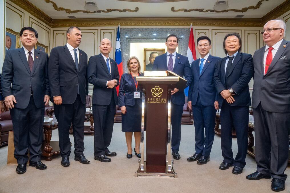 Delegación de parlamentarios paraguayos en Taiwán, encabezada por el titular del Congreso nacional, Silvio Ovelar. Los representantes destacaron el intercambio de experiencias desarrollado. Foto: Gentileza