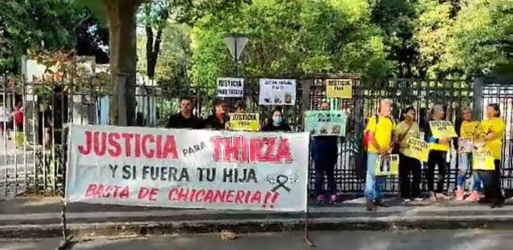 Los familiares de Thirza Portillo se manifestaron frente al Poder Judicial exigiendo justicia por el fallecimiento de la niña de 9 años. Foto: Gentileza