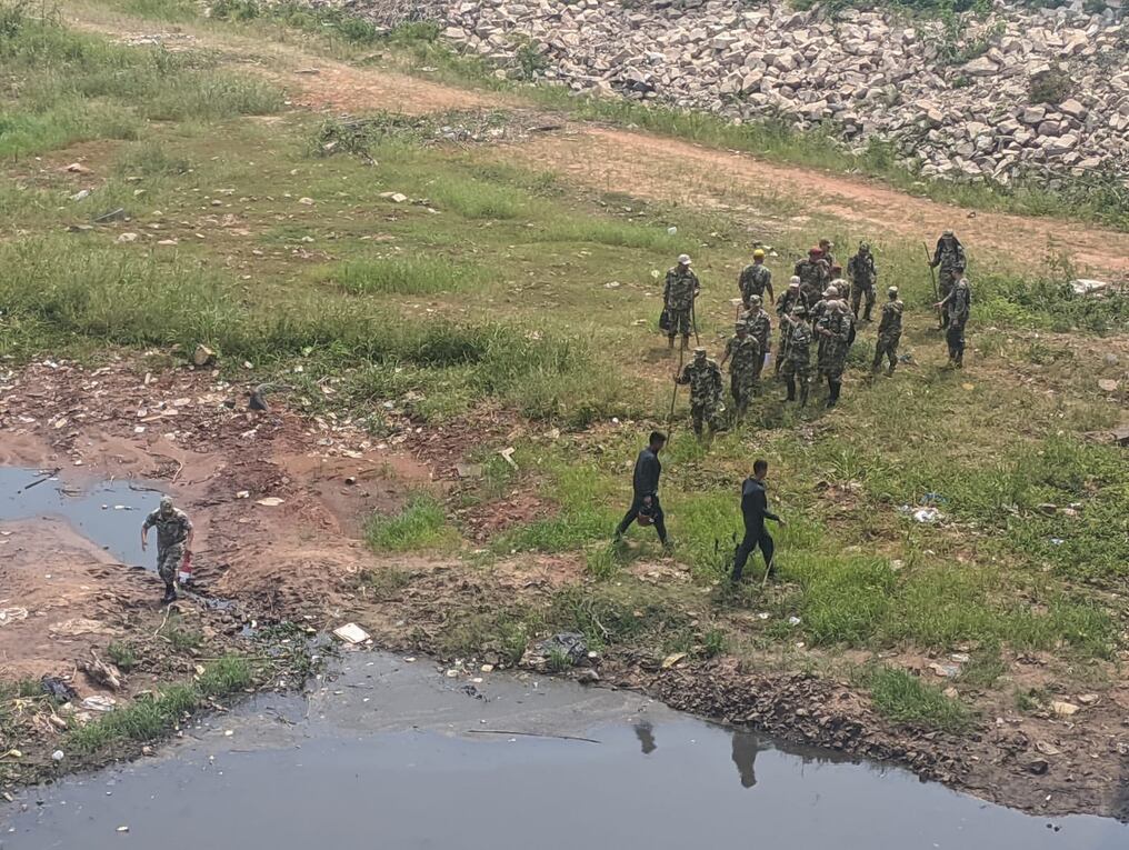 Los rescatistas y militares que estaban abocados en la búsqueda confirmaron que el hallazgo fue en un pozo cercano al lugar donde ocurrió la tragedia. Foto: Gentileza