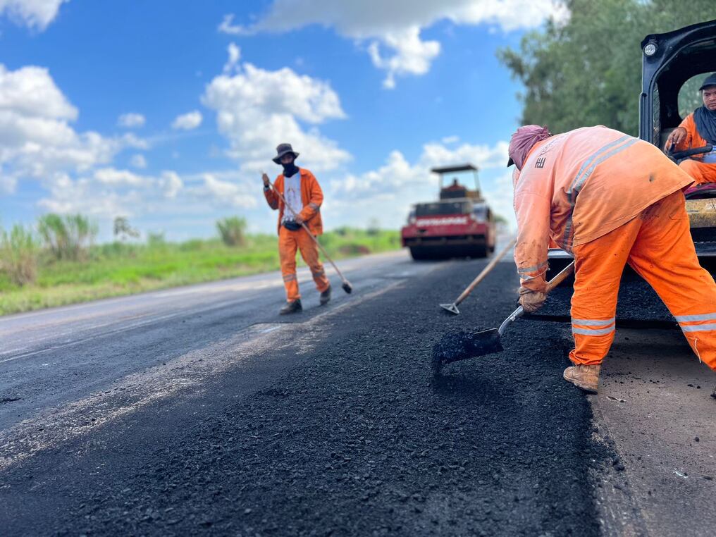 La ministra de Obras Públicas, Claudia Centurión, informó que el plan de gobierno tiene previsto una inversión de más de USD 190 millones destinados a mejorar y rehabilitar cerca de 450 kilómetros de caminos vecinales en la Región Oriental. Foto: Gentileza