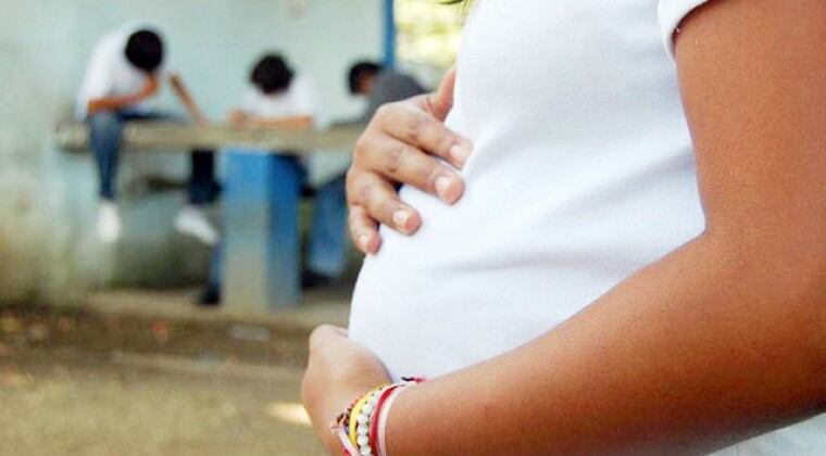 Un hospital de la Franja de Gaza anunció este sábado que salvó a un bebé del vientre de su madre después de que la mujer falleciera por sus heridas tras un bombardeo. Foto: Ilustrativa