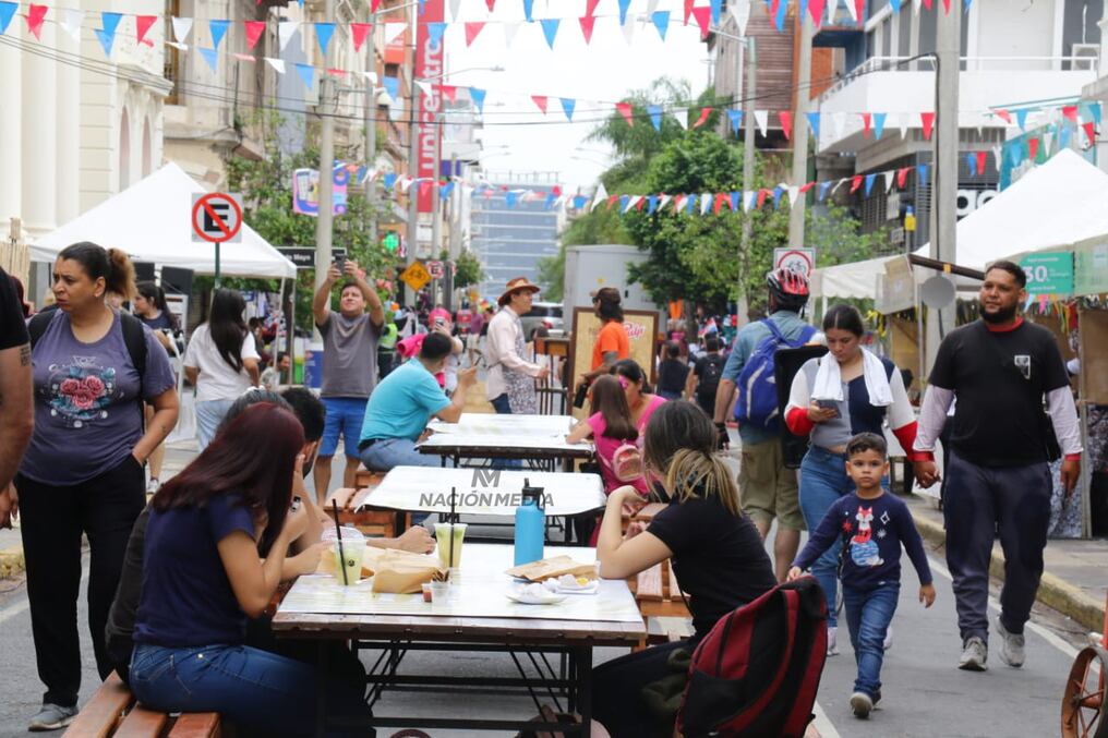 Calle Palma y el microcentro asunceno invitan a disfrutar este feria largo con diversas actividades. Foto: Néstor Soto