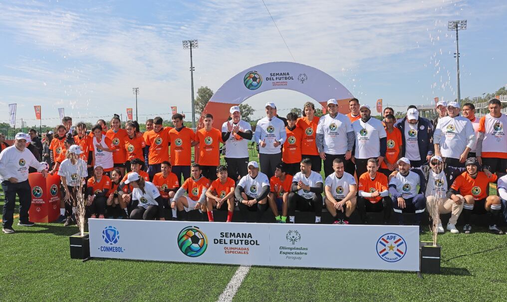 Comprendiendo el poder transformador que tiene el fútbol para demostrar que en la cancha y en la vida todos pueden ser iguales, autoridades participaron de la inauguración de la Semana del Fútbol. Foto: Gentileza