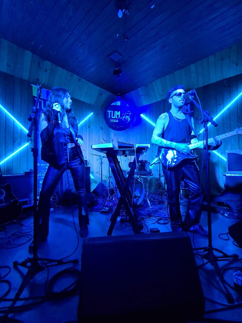 Poly Fiction es dúo popular por cantar canciones en francés y español. Foto: Gentileza