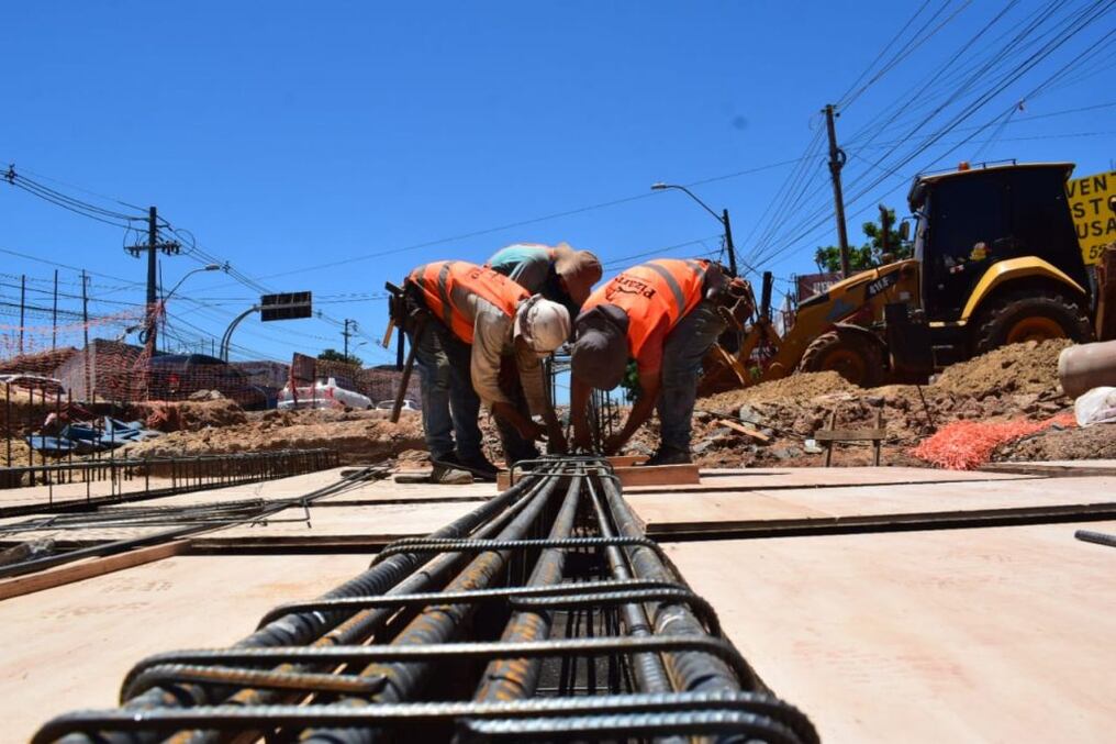 El titular del Ministerio de Economía, Carlos Fernández Valdovinos, indicó que con las modificaciones hechas a la normativa se podrá tener mayor dinamismo ante la carencia de infraestructura. Foto: Ilustrativa